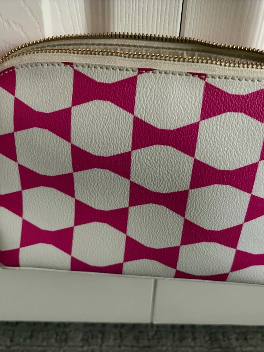 kate spade White and Hot Pink Geometric Purse